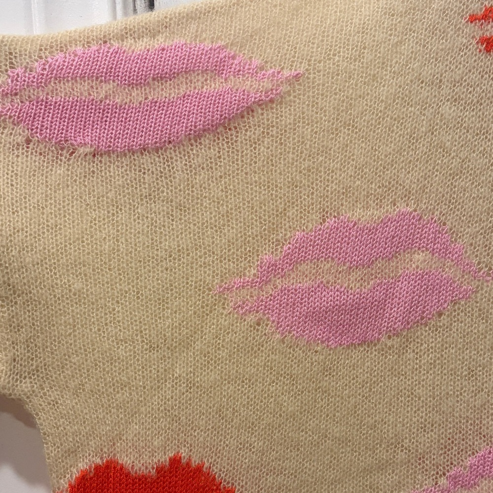 Wildfox Cream Hooded Sweater with Red and Pink Lip Motif - Picture 14 of 14